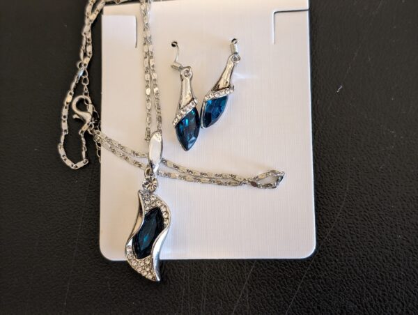 Sapphire Necklace With Earrings Set